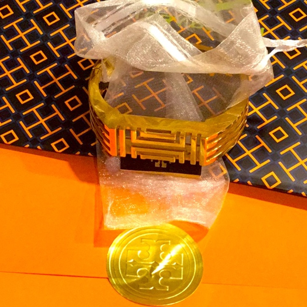 Tory Burch fit bit gold tone bracelet never worn look at photos beautiful